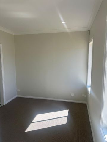 Modern Single Level Living in the Heart of Box Hill for Lease - Photo 3