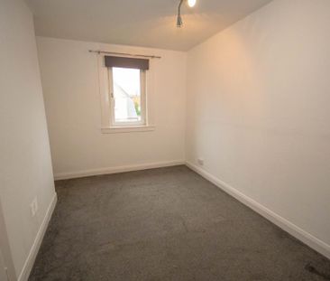 3 bedroom flat to rent - Photo 2