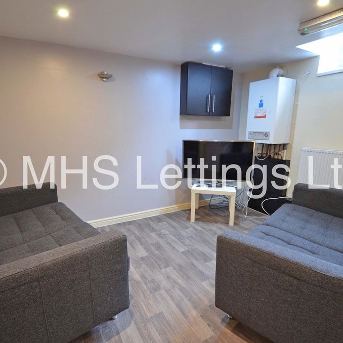 4 Bedroom Mid Terraced House for rent in Harold Road - Photo 1