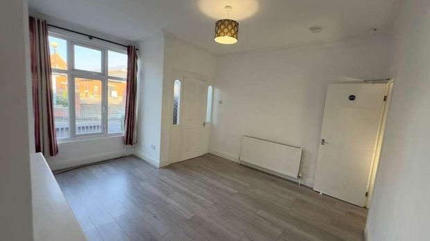 Methley Place, Leeds, LS7 - Photo 1