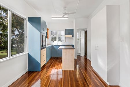 Renovated high set home close to city centre - Photo 5