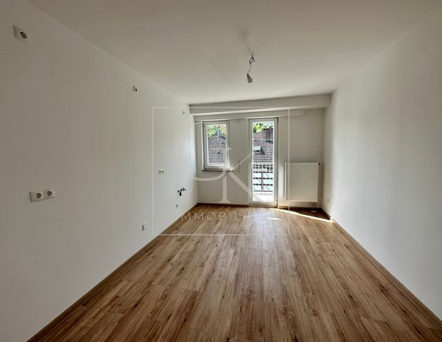 Erstbezug nach Modernisierung von großzügiger 4-Zimmer-Wohnung mit Balkon & Gäste-WC - Photo 1