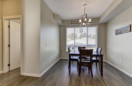 3 bed/2.5 bath Townhouse in Glenmore - Photo 4