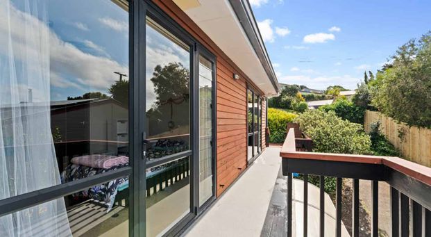 Stunning Three bedroom house - Photo 1