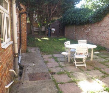 1 bedroom in a house share to rent - Photo 3