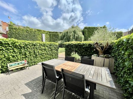 Prachtig 2 slaapkamerappartement met terras en autostaanplaats! - Foto 4