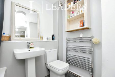 1 bedroom in a house share to rent - Photo 5