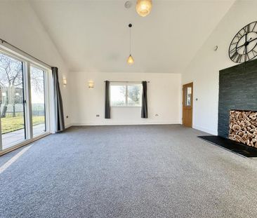 4 bedroom detached house to rent - Photo 2