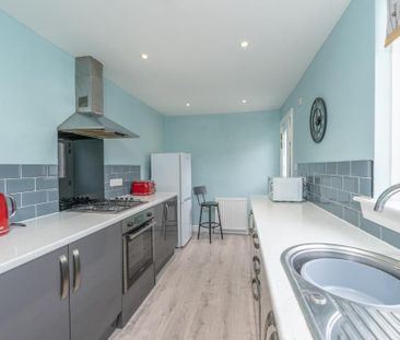 3 bedroom semi-detached house to rent - Photo 3