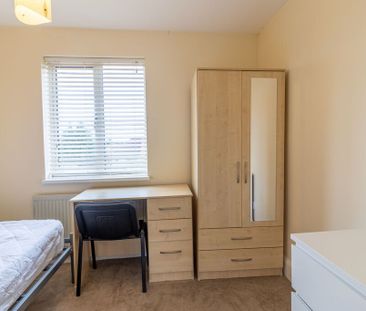 6 Bed Student Accommodation - Photo 5