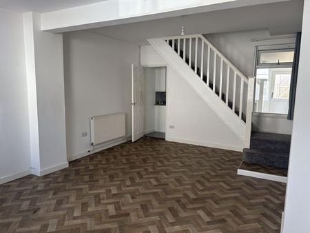 3 bedroom terraced house to rent - Photo 3