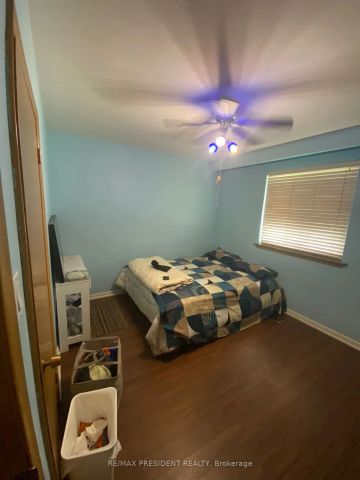 Detached Home For Lease | W9038936 - Photo 2