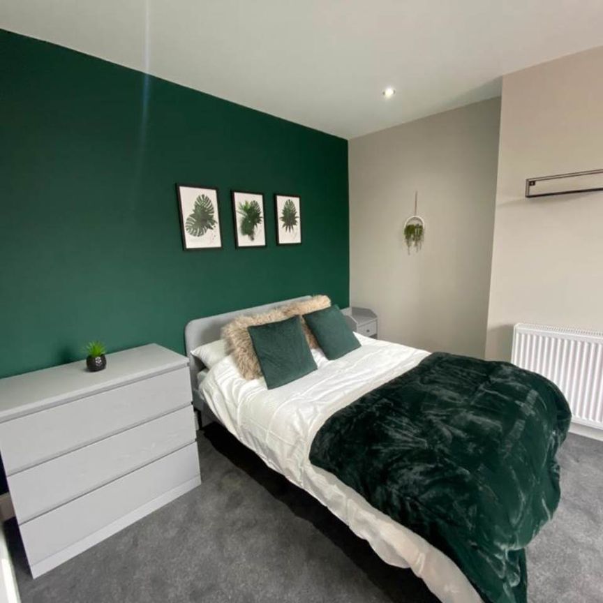 Haddon Avenue (Room 2), Burley, Leeds - Photo 1