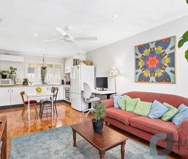 Simply ELEGANT - Photo 1