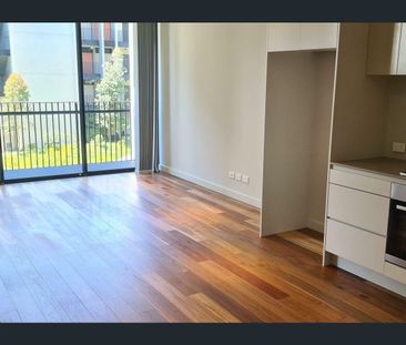 MODERN 1 BEDROOM + STUDY APARTMENT - Photo 3