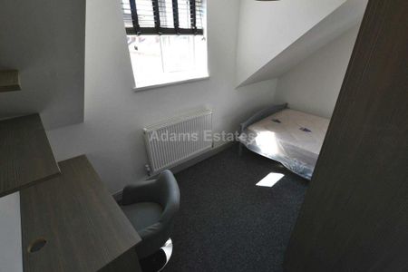 3 bedroom flat to rent - Photo 5