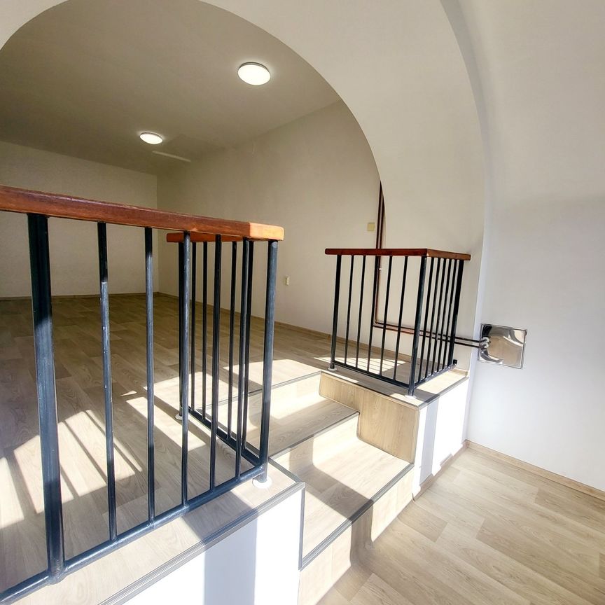 Pronájem bytu 2+1 86 m² - Photo 1