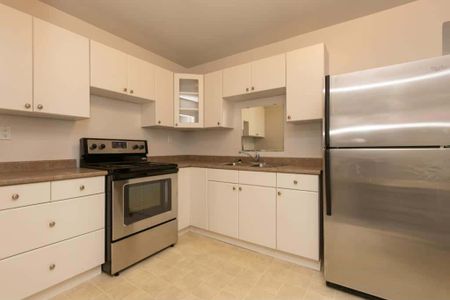 8481 12th Avenue, Burnaby - Photo 3