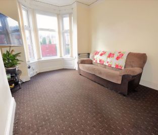 8 bedroom House in & Burley Lodge Road, Leeds - Photo 1