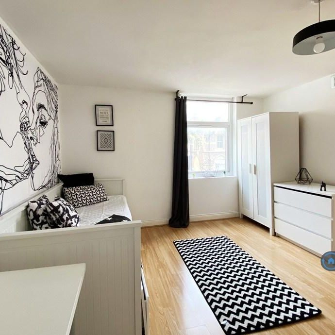 Studio to rent - Photo 1