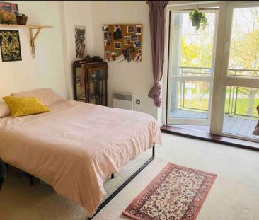3 bedroom flat to rent - Photo 3