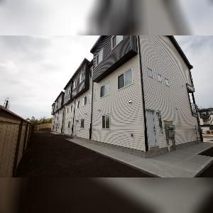 3 Bed 2.5 Bath Dbl Garage Balcony Townhouse For Rent Leduc - Photo 1
