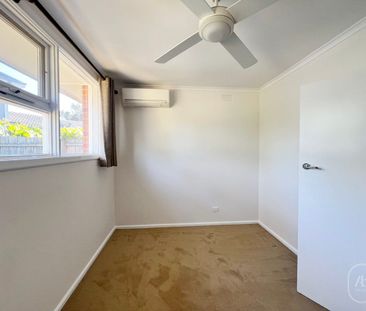 Comfortable Family Living in a Quiet Blackburn South Pocket - Photo 5