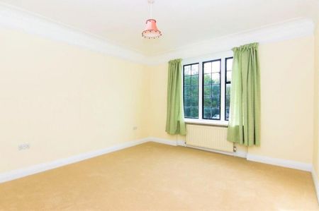 3 bedroom flat to rent - Photo 3