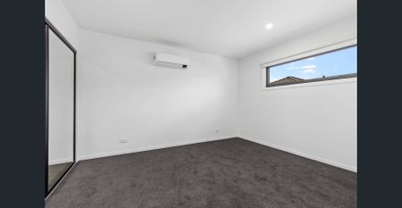 RESIDE IN THE PRIME OF THE OAK HILL ESTATE. - Photo 2