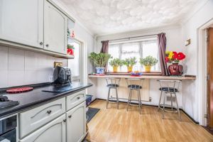 Whitwell Road, Southsea - Photo 2
