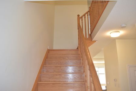 For Lease - 20 Munch Place, Milton, Ontario - Photo 2