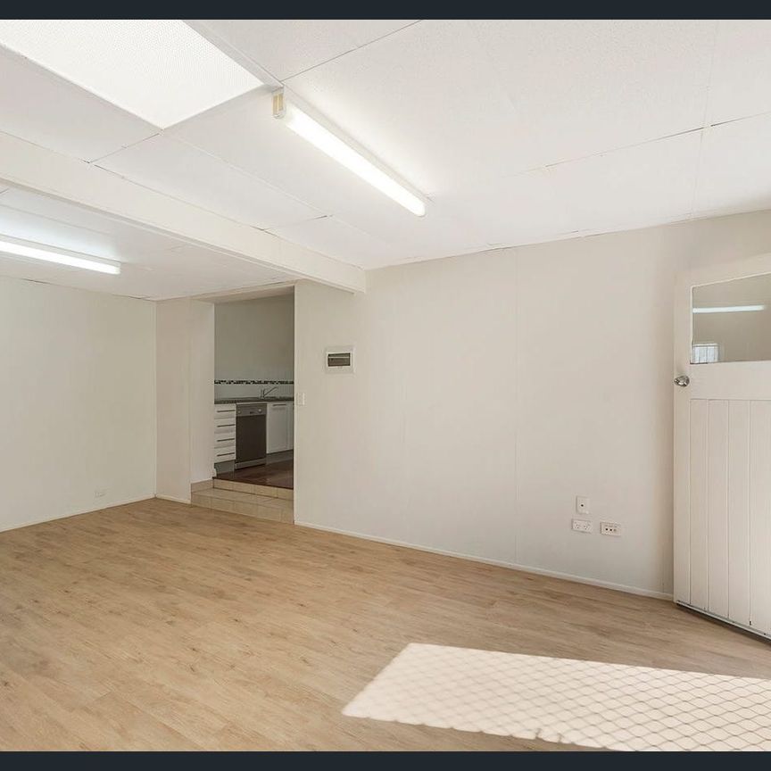 Camp Hill elegance | Prestigious Location - Photo 1