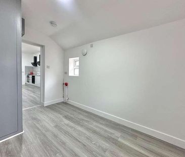 Large Rooms To Rent Fully Furnished, CV1 - Photo 1