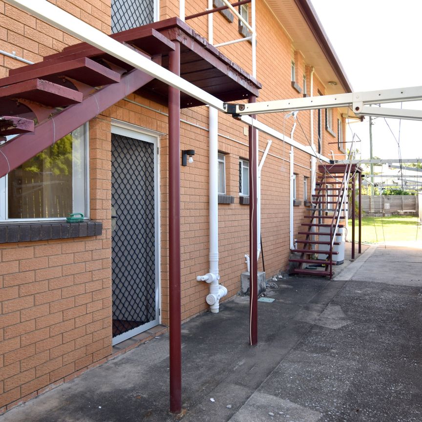 VERY NEAT AND TIDY UNIT IN IDEAL LOCATION - Photo 1