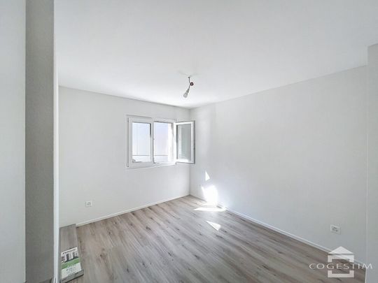 Situé à 3 minutes à pied de la gare, appartement de 2,5 pièces rénové - Photo 1
