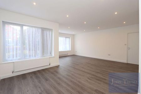 4 bedroom detached bungalow to rent - Photo 2