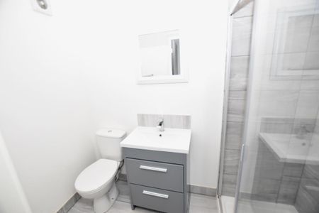 Room 4 - Riverside Studios Riverside Close Whitley, Coventry West Midlands - BILLS INC HOUSE SHARE ENSUITE ROOM - Photo 4