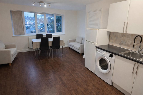 2 bedroom flat to rent - Photo 1