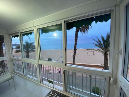 Piso de alquiler en Carrer Sant Bartomeu, Campello Playa - Photo 1