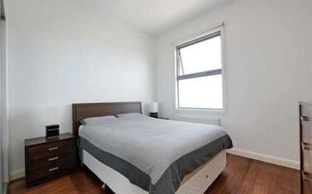 SINGLE LEVEL BEAUTY! - Photo 5