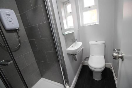 1 bedroom in a house share to rent - Photo 5