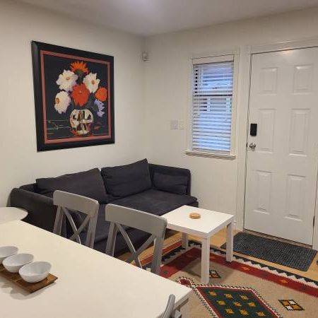 2 bed 1 bath - Functional and Fully Furnished - Photo 3