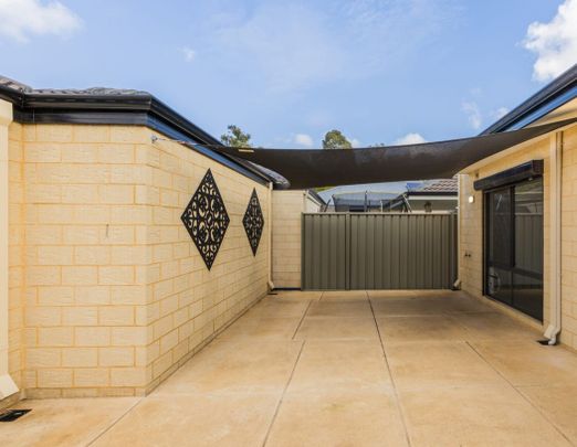 Perfect Family House in Quiet Neighbourhood at the Heart of Kwinana! 15 Minutes Drive to Costco! - Photo 1