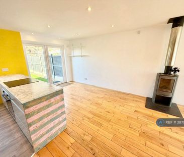 3 bedroom terraced house to rent - Photo 2