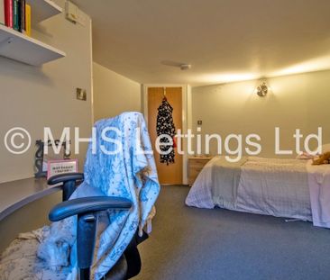 5 Bedroom Mid Terraced House for rent in Walmsley Road - Photo 3