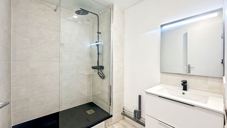 A LOUER SUPERBE 1/2P 39,50 M2 RÉNOVÉ PARIS 10E PARADIS GDS. BLVRDS. - Photo 3