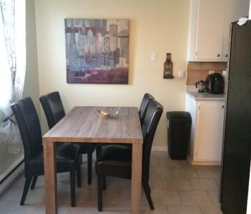 ** TRÈS GRAND 4 1/2 ** CHAUFFÉ INCLUS ** 1 er ÉTAGE ** AVEC BALCON ... - Photo 1