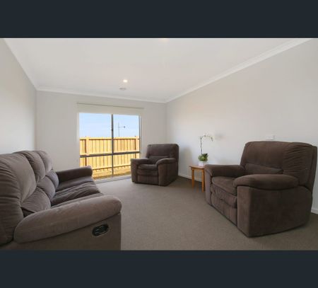 3 Grace Court, Beveridge, Vic 3753 - Photo 2
