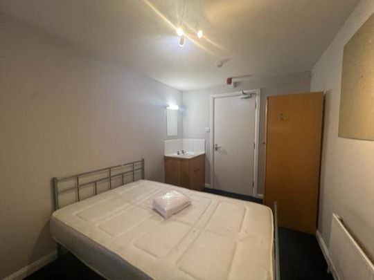 1 bedroom in a house share to rent - Photo 1