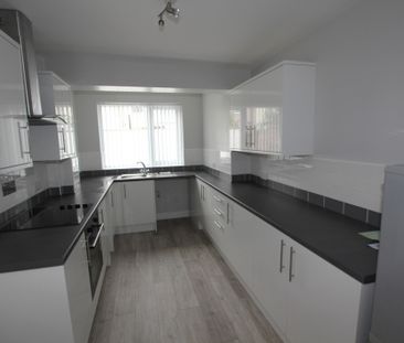 2 Bedroom HOUSE, Deeside - Photo 3